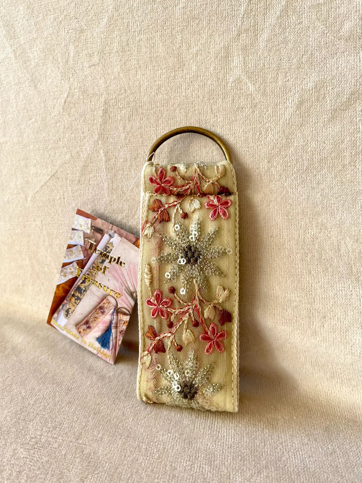 Helena in Sage Keycord